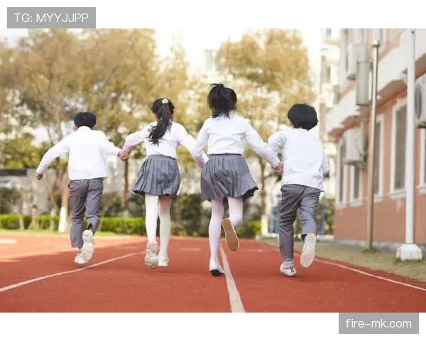 小威训练完直接拎着爱马仕去接娃，这妈当得也太飒了吧